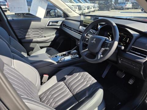 2025 Mitsubishi Outlander - Thumbnail