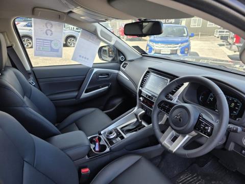 2025 Mitsubishi Pajero Sport - Thumbnail