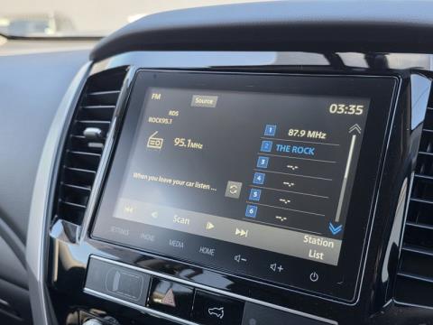 2025 Mitsubishi Pajero Sport - Thumbnail