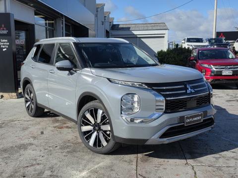 2026 Mitsubishi Outlander - Thumbnail