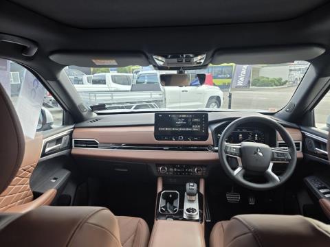 2026 Mitsubishi Outlander - Thumbnail