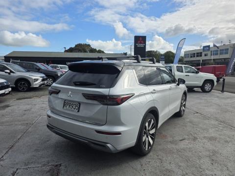 2026 Mitsubishi Outlander - Thumbnail