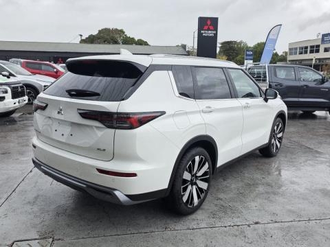 2026 Mitsubishi Outlander - Thumbnail