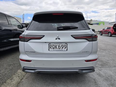 2026 Mitsubishi Outlander - Thumbnail